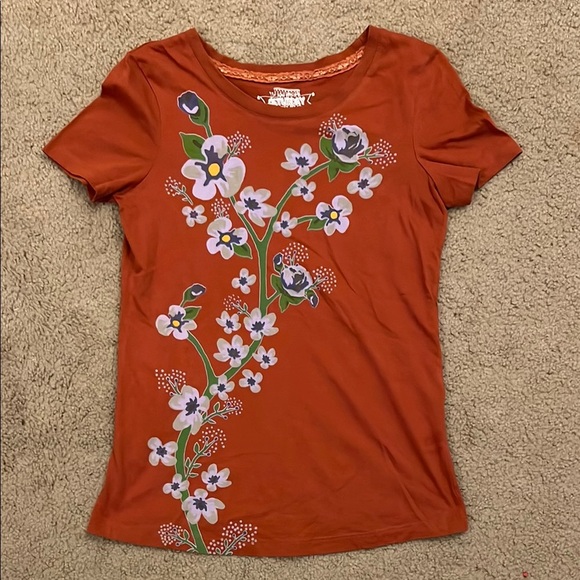 Sahalie Saturday Market Tee with floral design - Picture 1 of 5